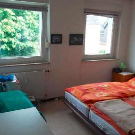 Duesseldorf - Separates, Privates Zimmer Exterior photo