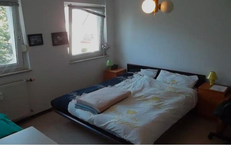 Duesseldorf - Separates, Privates Zimmer Exterior photo